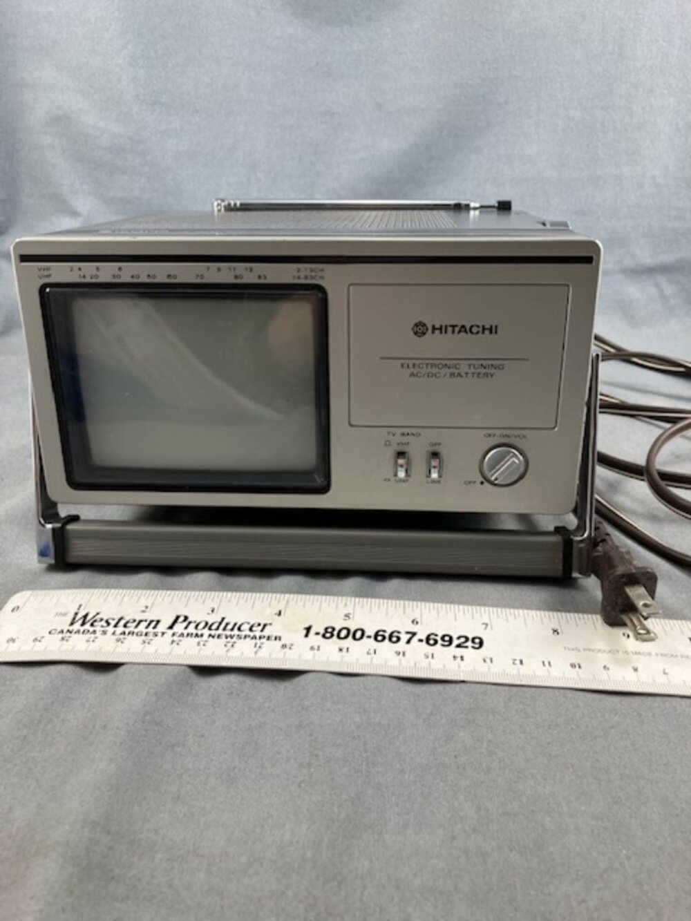 Vintage Hitachi TP 120 K 2200 Portable Analog B & W VHF UHF 5" TV 1981